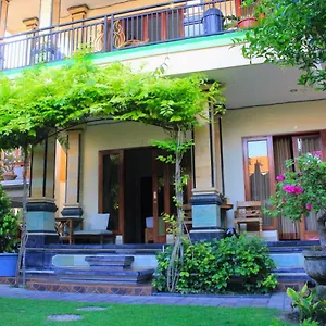 crtris-rooms-seminyak.hotelsseminyak.net/
